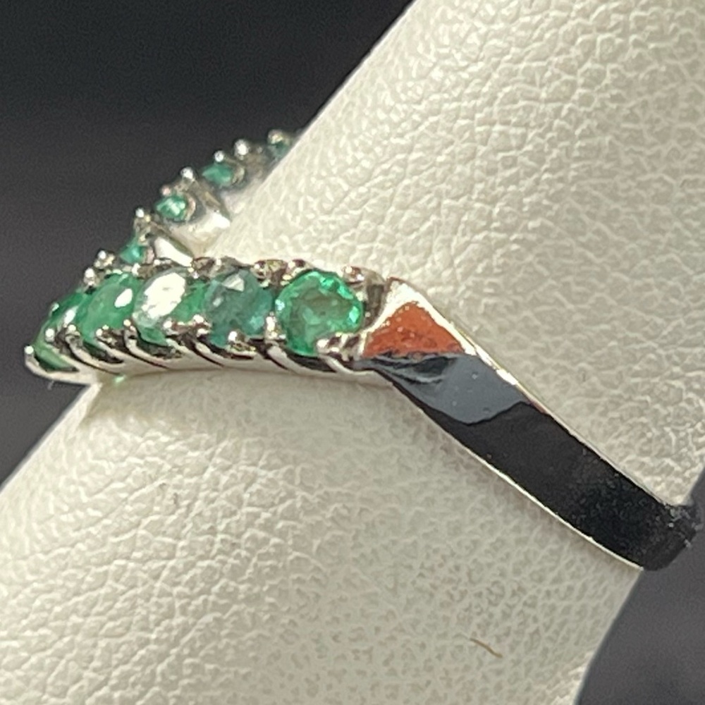 9‑Stone Emerald V‑Shaped Sterling Silver Ring - Picture 3 of 5